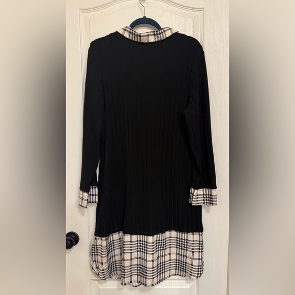 Black Long-Sleeve V-Neck Dress with Plaid Trim - Picture 5 of 8